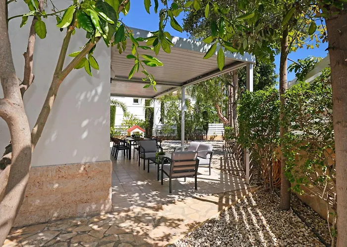 Greenway - Large Private Pool Villa Protaras