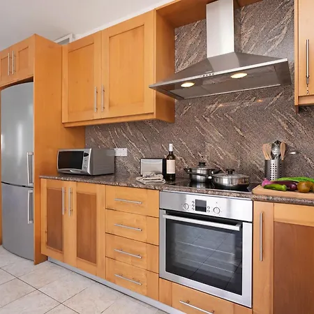 Greenway - Large Private Pool Πρωταράς