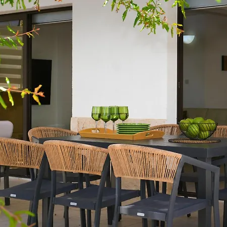 Greenway - Large Private Pool