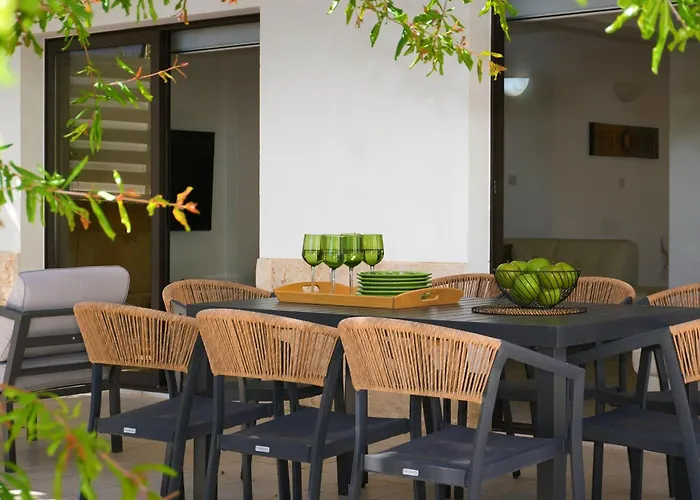 Greenway - Large Private Pool