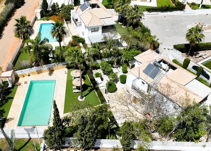 Greenway - Large Private Pool Villa *