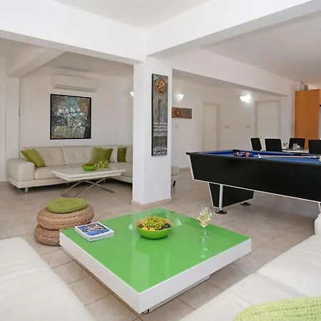 Βίλα Greenway - Large Private Pool Πρωταράς